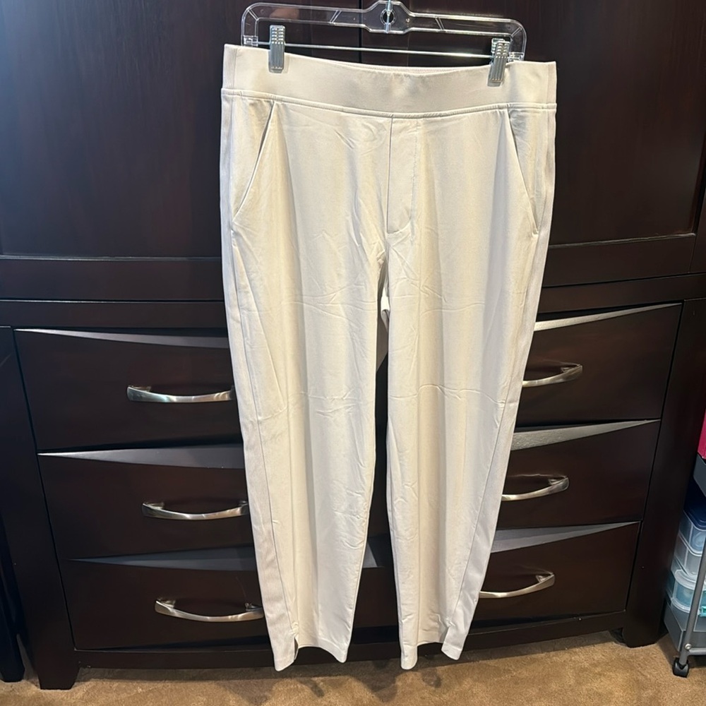 Athleta - Brooklyn Mid-Rise Crop Size 12 in Bone Light khaki